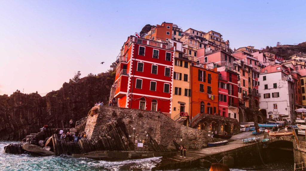 worldbytina-wetterskog-cinque-terre-riomaggiore-3-scaled Glacier Express i fjellandskap